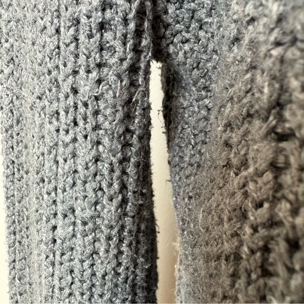 Abercrombie & Fitch Chunky Gray Pullover Sweater‎ Size L Fisherman Grunge Knit